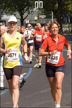 Ellen Wasser und Susanne Peters beim Düsseldorf-Marathon 2007