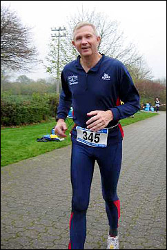 Karl Winkels beim 6h-Lauf in Troisdorf 2005