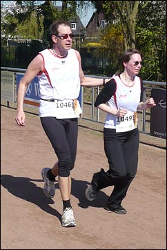 Uli Baumann und Jutta van Cuyck beim Golddorf-Lauf 2010